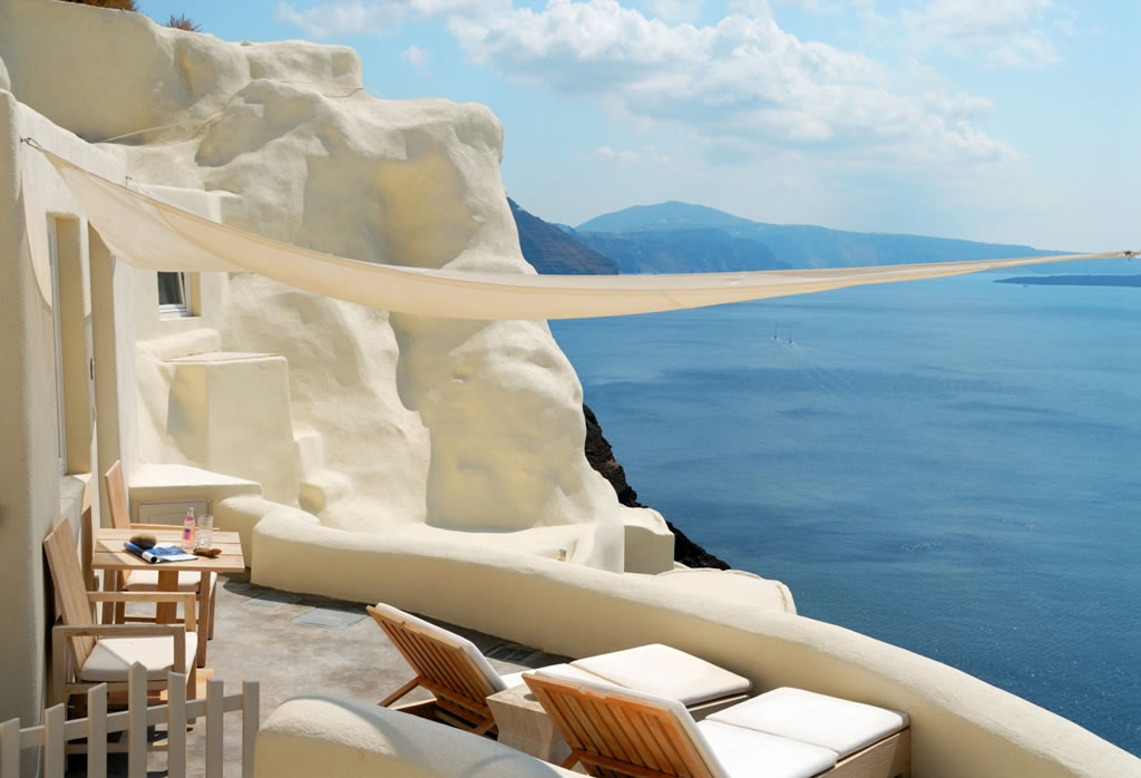 We pick the 5 best luxury hotels in Santorini - Luxurylaunches