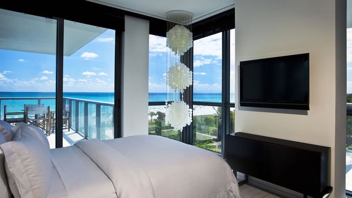 E-Wow Suite Master Bedroom
