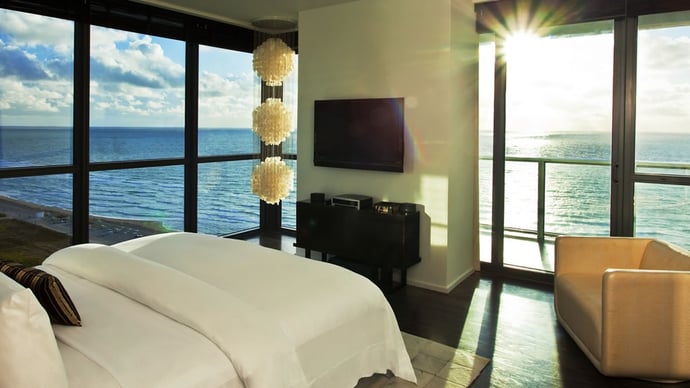 E-Wow Suite Master Bedroom