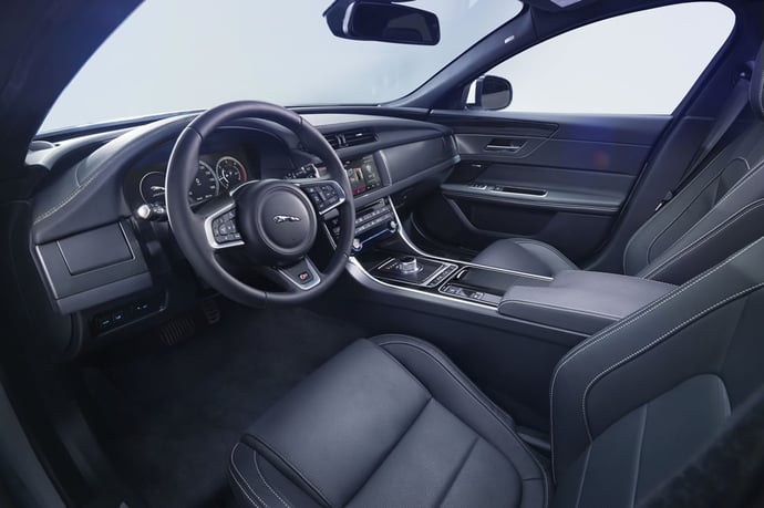 2016-jaguar-xf-18