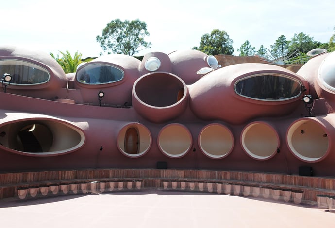Incorporating portholes, the atypical sanctuary is inspired by the igloos the Hungarian architect enjoyed building as a child.