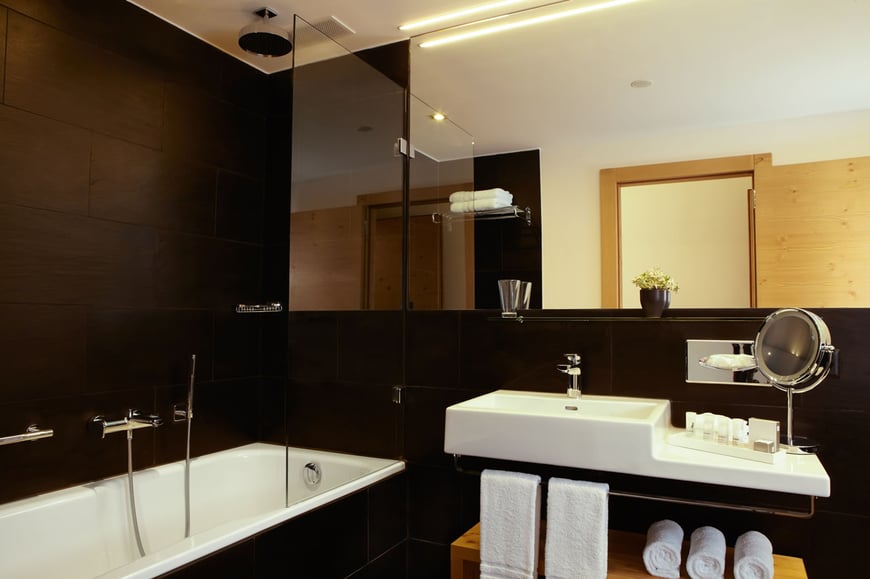 Bathroom at the Coravtstch room. 