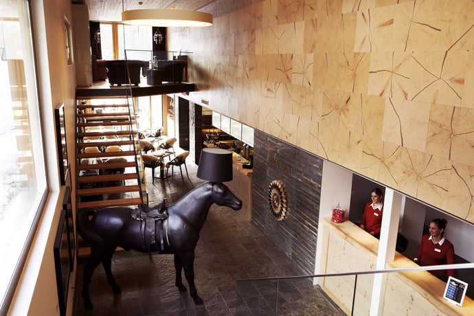 The lifesized horse in the lobby makes for a great selfie and groupie backdrop. 