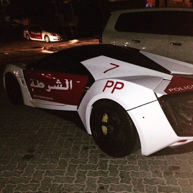 abu-dhabi-police-lykan-hypersport-2