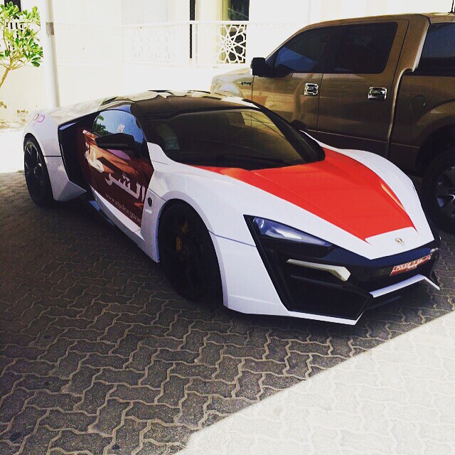 abu-dhabi-police-lykan-hypersport