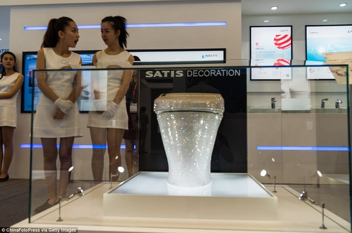 worlds-most-dazzling-toilet-in-Swarovski-crystals-3