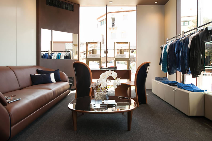 Bugatti-lifestyle-pop-up-store-in-Porto-Cervo-2