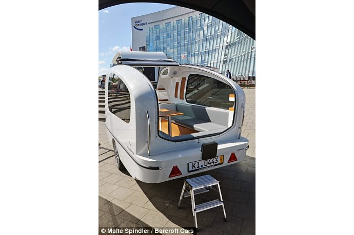 Daniel-Straubs-handcrafted-floating-caravan-2