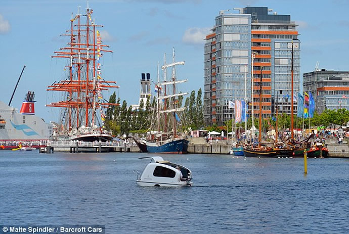 Daniel-Straubs-handcrafted-floating-caravan-3
