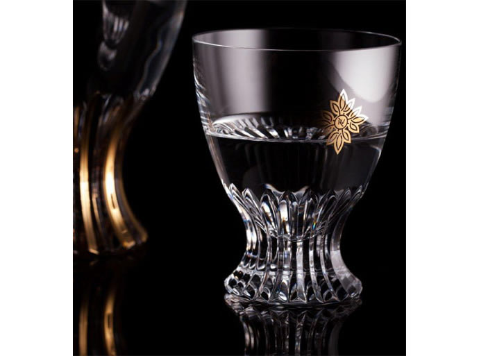 Fancy-vodka-in-crystal-and-gold-bottle-2