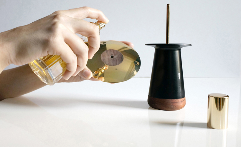 perfume-diffuser-using-centrifugal-force-and-maglev-tech-to-disperse-aroma-6