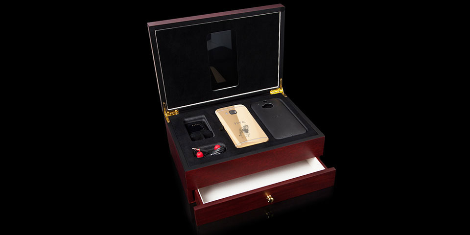 Goldgenie-honors-Cecil-the-Lion-smartphone-3