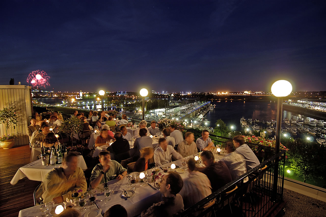 Terrasse sur l Auberge Montreal