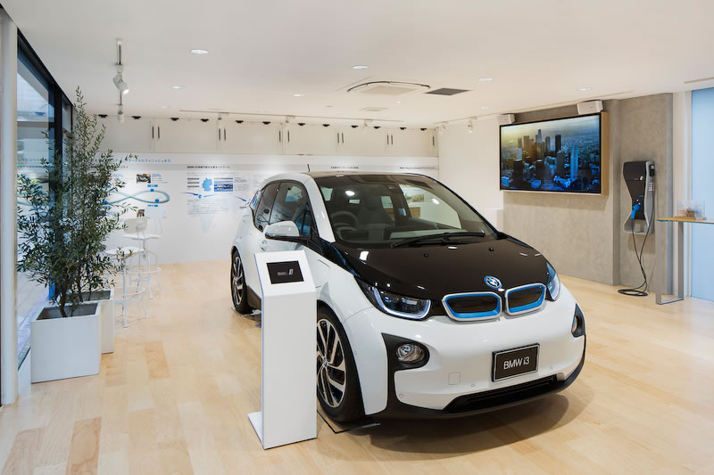 BMW i showroom in Tokyo 3