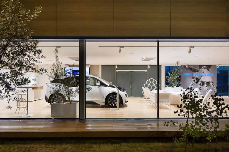 BMW i showroom in Tokyo 6