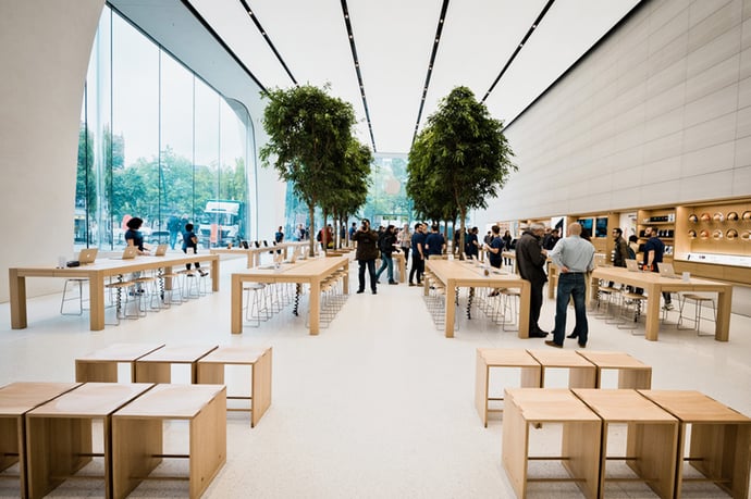 jony-ive-apple-store-2