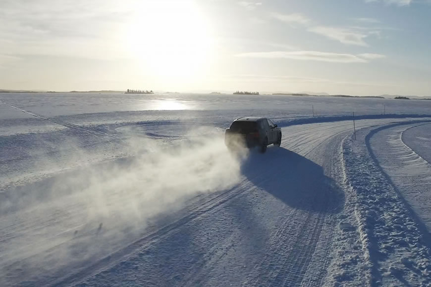 Bentayga makes Power on Ice Debut  (3)