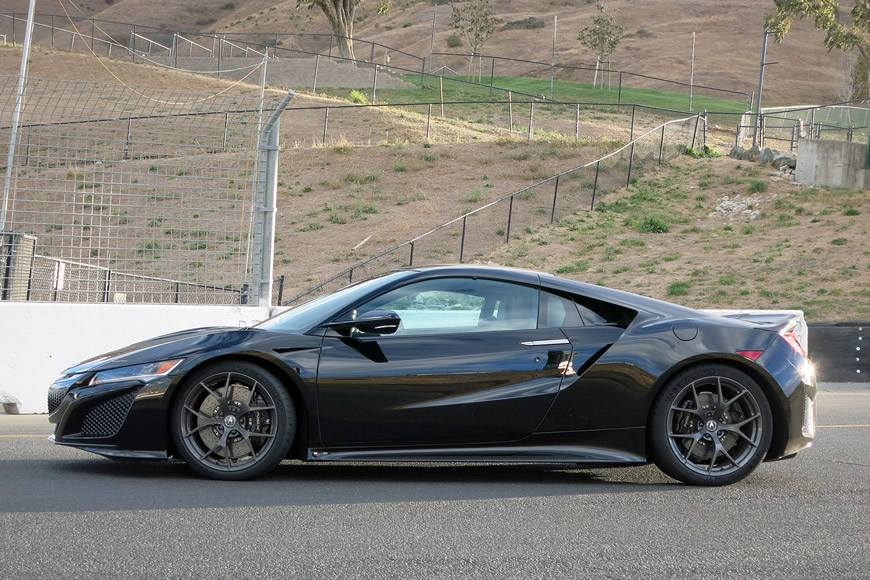 04-2017-acura-nsx-1