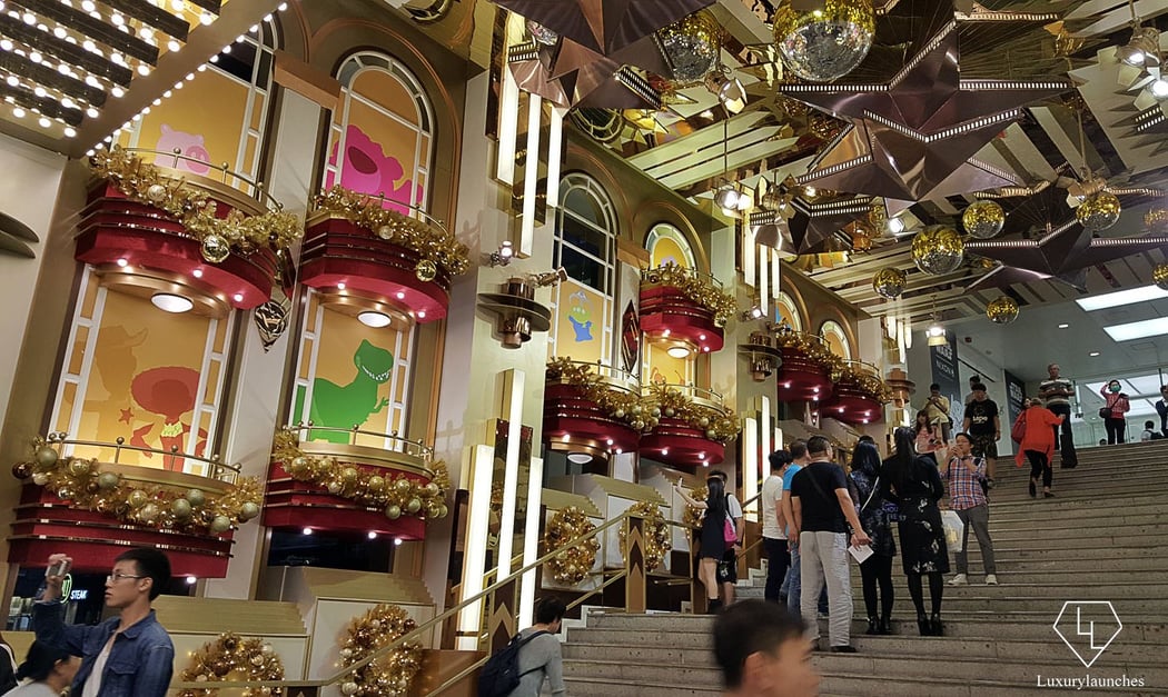 Harbour City has some of the best Christmas decoration in town. This time it was no different as they collaborated with Disneyland Hong Kong.