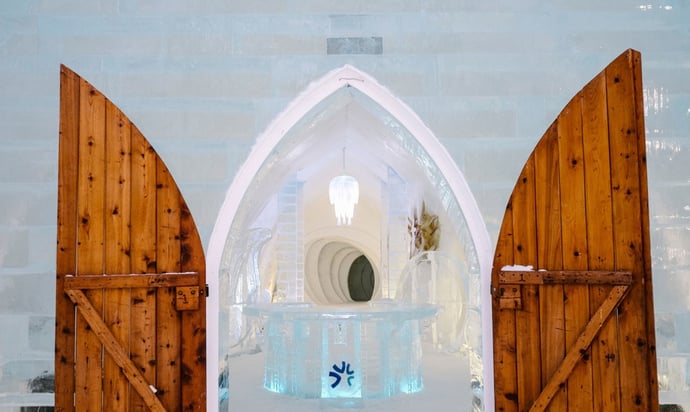 Hotel-de-Glace-Entrance-1020x610
