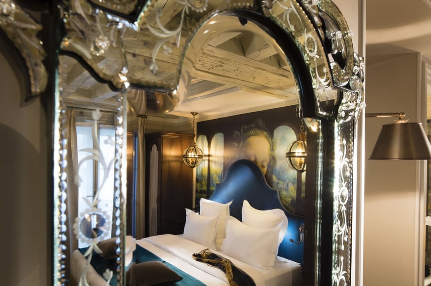 RENAISSANCE ROOM 5