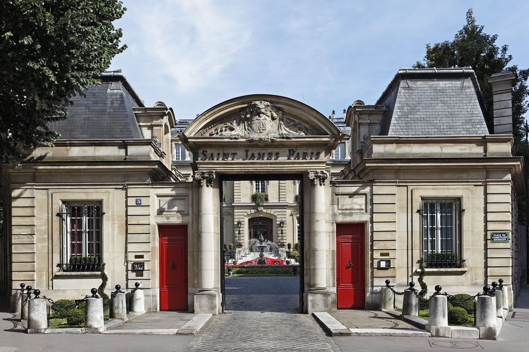 Saint-James-Paris-porche-1