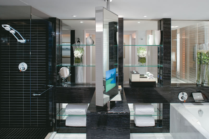  I loved the black and white marble, open-plan bathroom