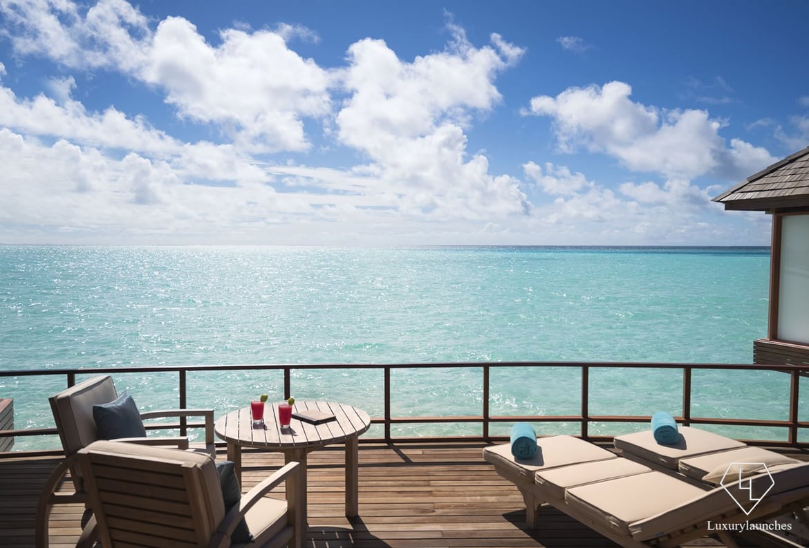 Anantara_Dhigu_Resort_Sunset_Over_Water_Suite_Deck