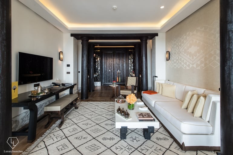 Panoramic Suite living room 2