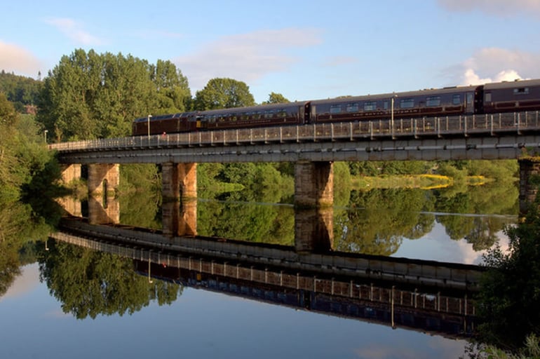 Royal Scotsman crossing the Tay on the rail bridge