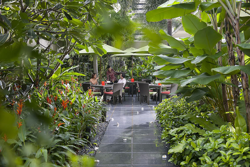 singapore-restaurant-melt-the-world-cafe-service-3