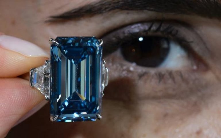 Oppenheimer-diamond-auction (2)
