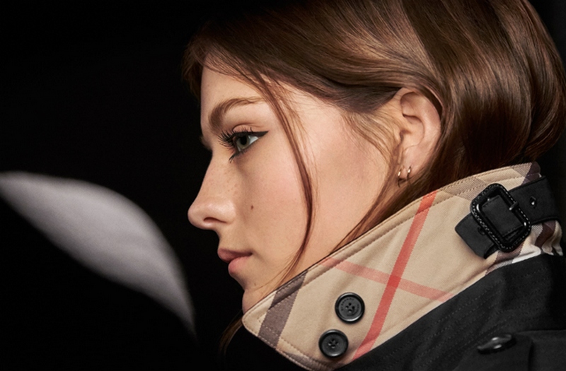 Burberry_Cat_Lashes_inside