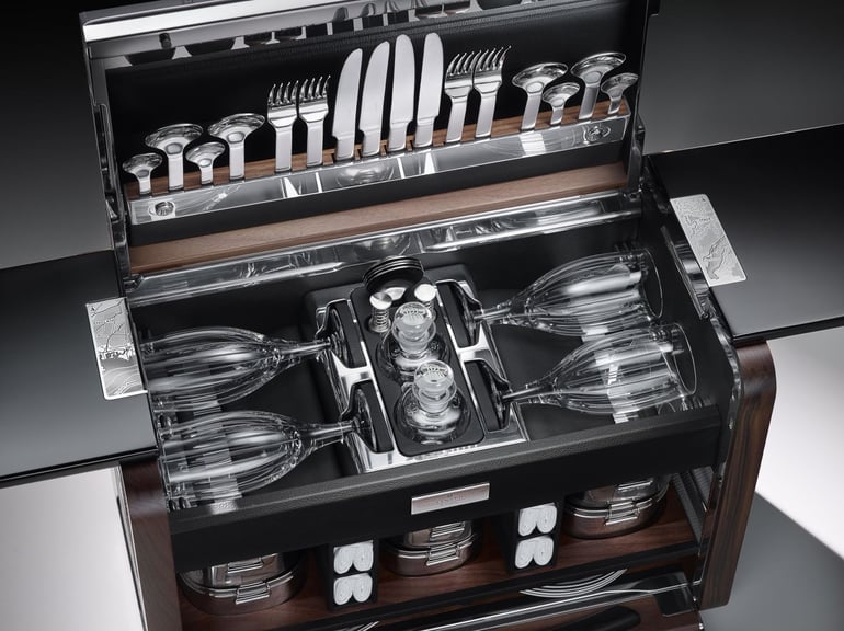 rolls-royce-picnic-basket-2