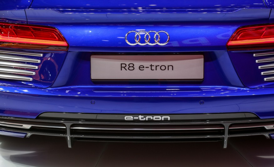 audi-r8-e-tron-13