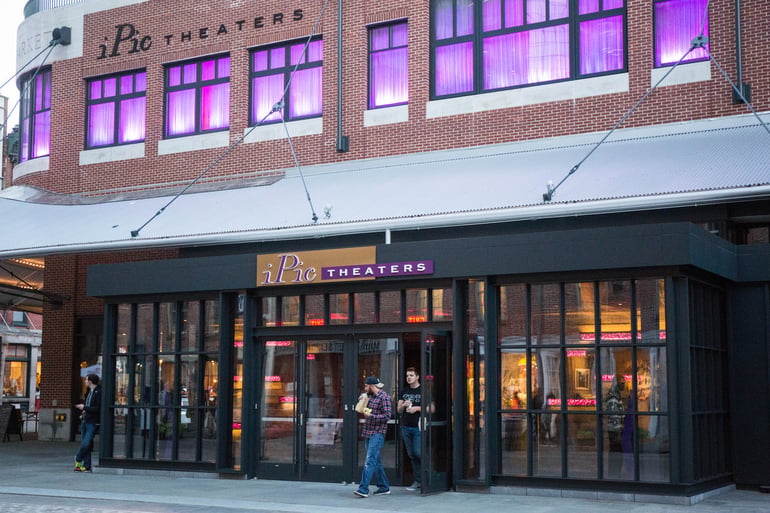 manhattan-movie-theater-serves-gourmet-meals-1