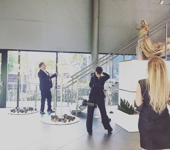 married-in-a-porsche-showroom-7