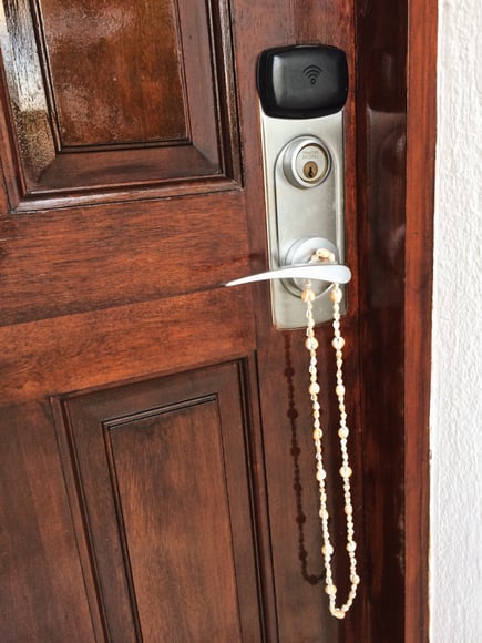 This shell necklace is possibly the cutest DO NOT DISTURB sign ever