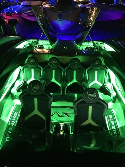 lamborghini-aventador-BOAT 3.jpeg