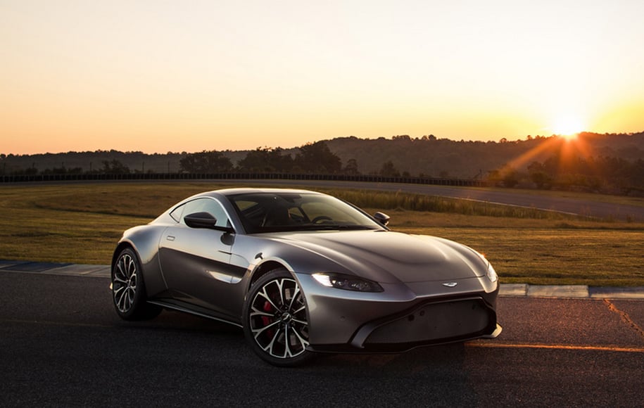 aston-martin-vantage-supercar (1)