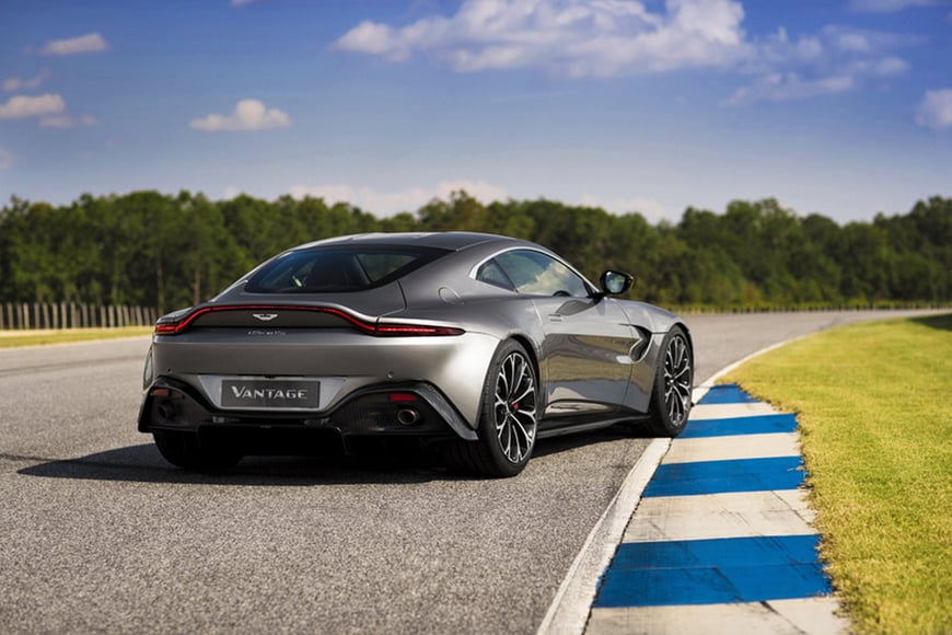 aston-martin-vantage-supercar (2)