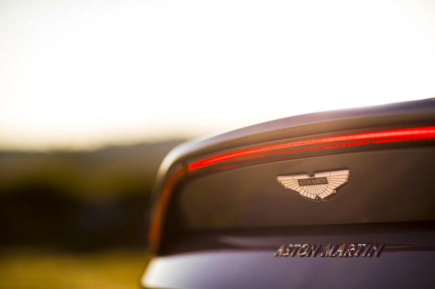 aston-martin-vantage-supercar (3)