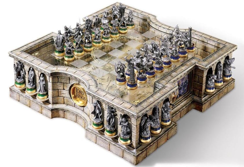 the-lord-of-the-rings-collectors-chess-set (1)
