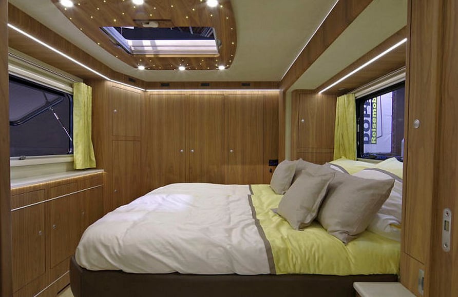motorhome-garage-volkner-mobil-performance-s-2-5a00144af1029__700