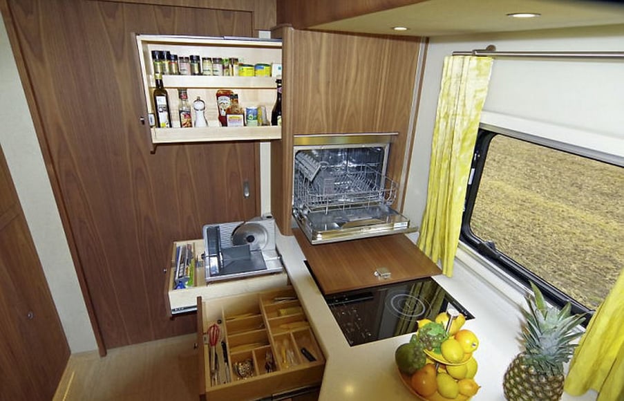 motorhome-garage-volkner-mobil-performance-s-4-5a0014373cd65__700