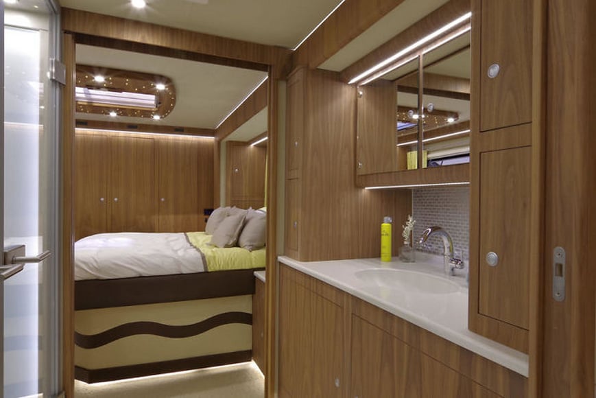 motorhome-garage-volkner-mobil-performance-s-8-5a00143f8784e__700