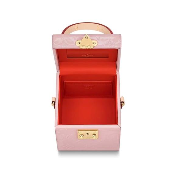 Louis-Vuitton-Bleeker-Box-Bag-Interior