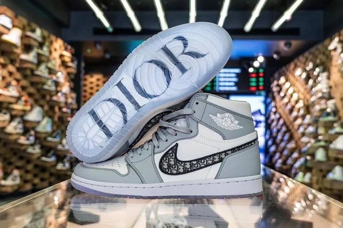 Its isnt Bitcoin or the shares of Tesla and Amazon that are the smartest  investments in the world - Its these Dior x Nike Air Jordan 1 sneakers  which are reselling at 10 times their price for $20,000 all thanks to  millennial FOMO - Luxurylaunches