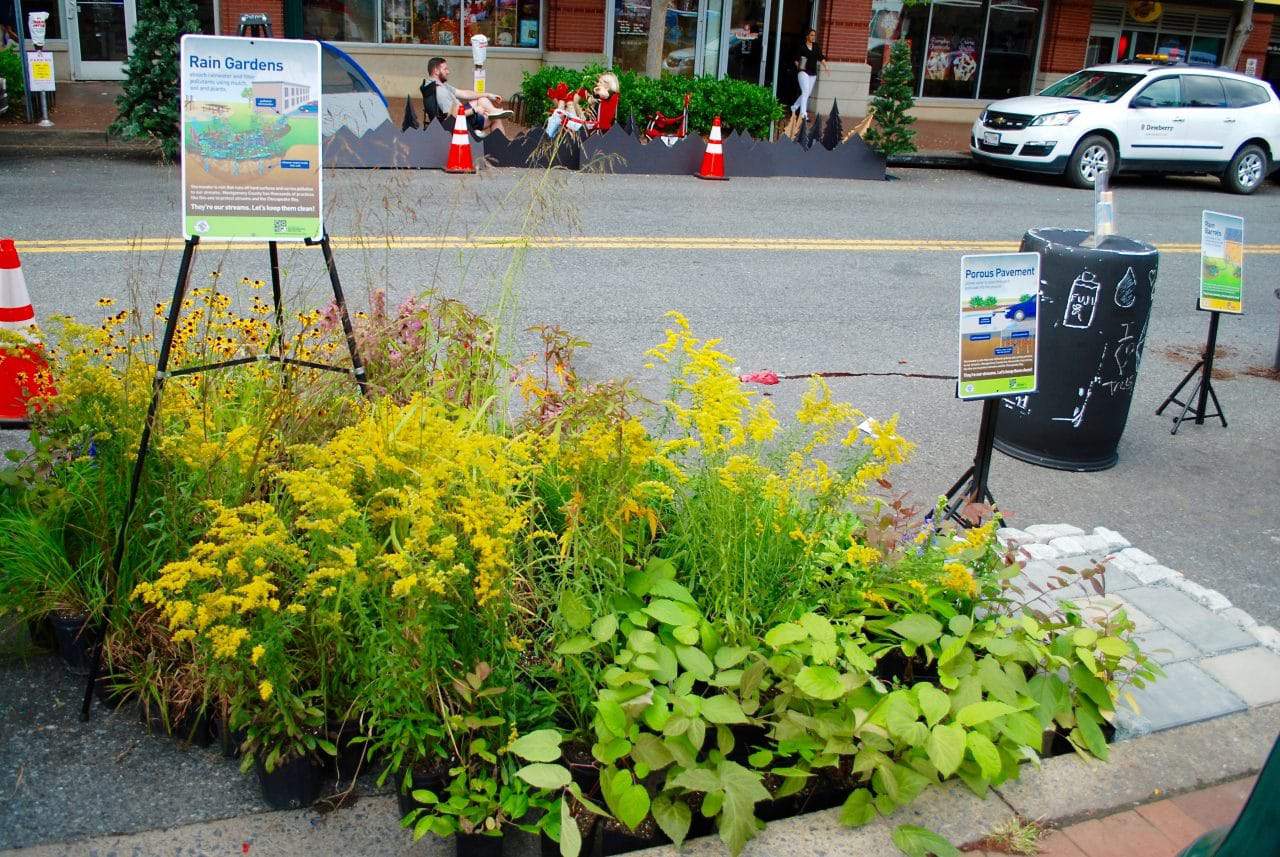 Departments, groups create downtown pop-ups for PARK(ing) Day
