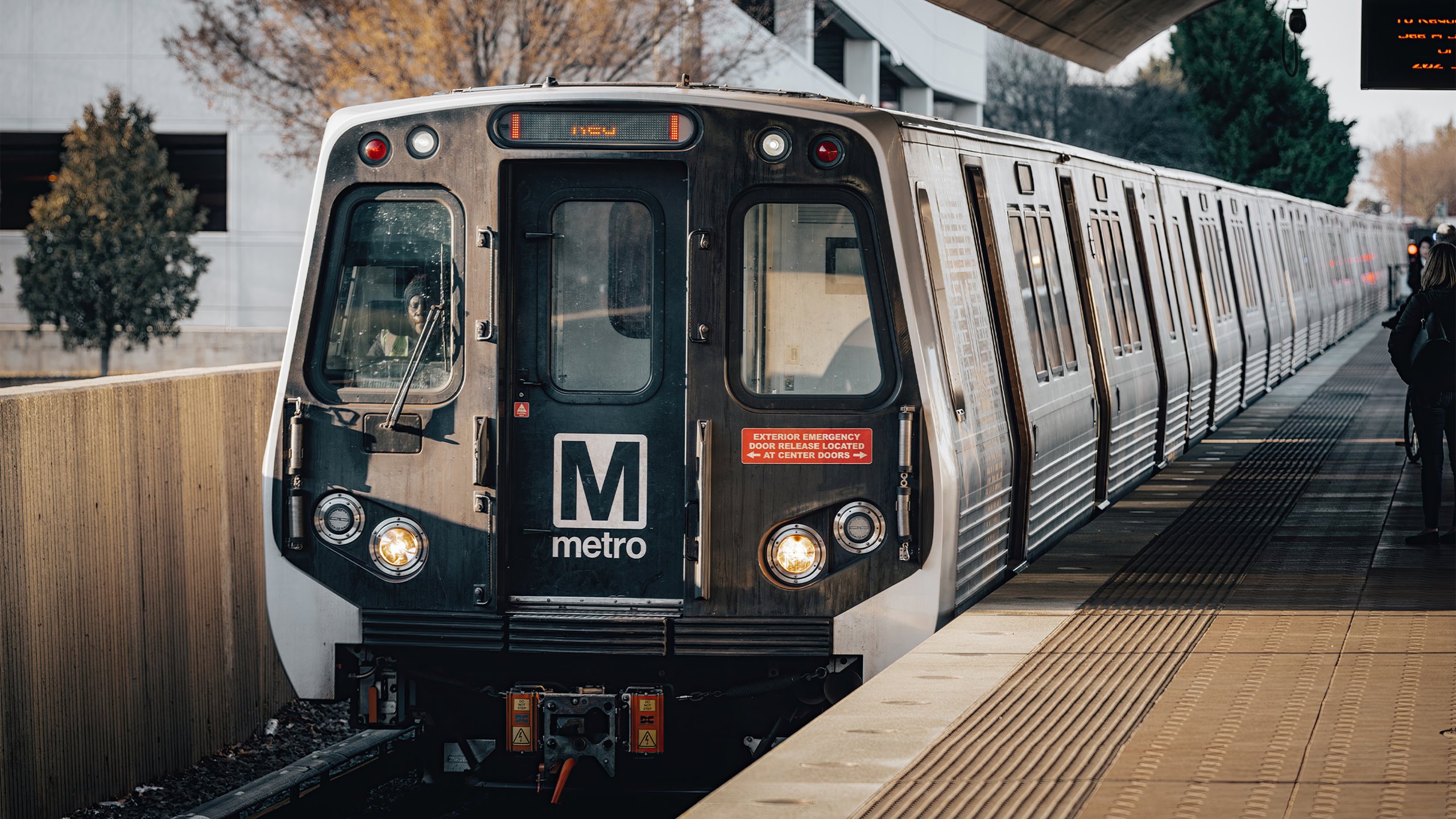 Metro: Red Line Car Doors Begin Opening Automatically; Four 
